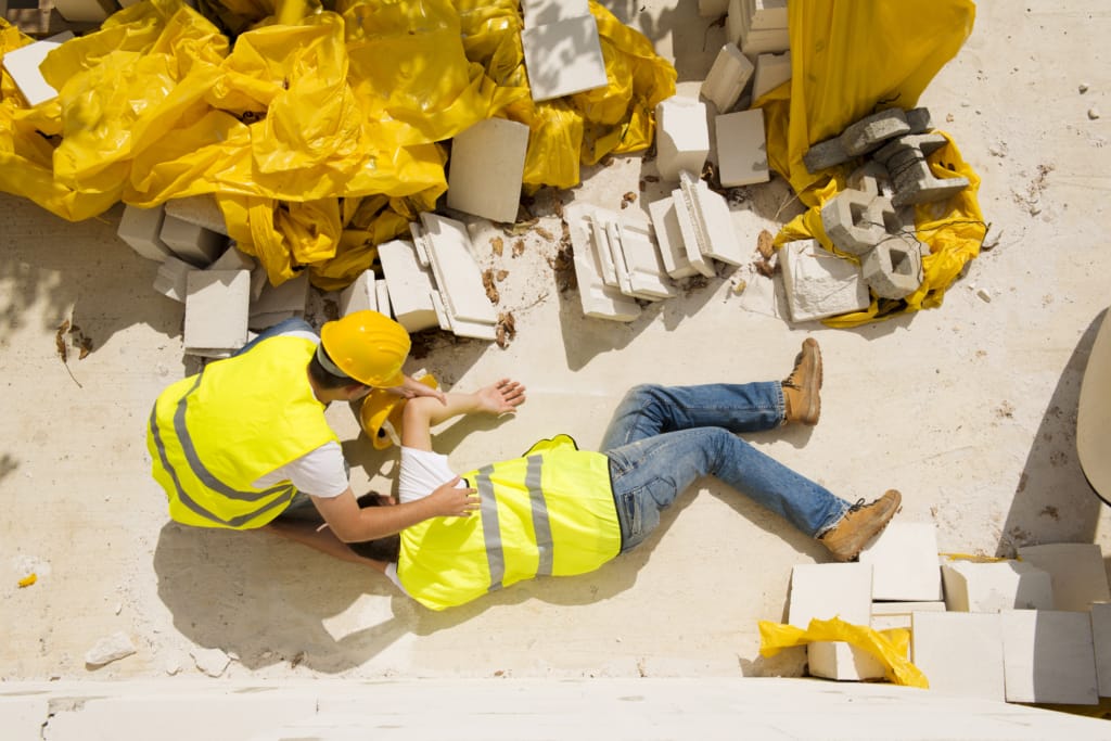Person engaged as contractor and never worked as company employee, if dies during work, his family cannot be compensated by company as his â€˜employerâ€™.